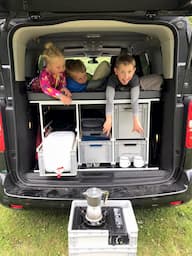 VarioBox EUROBOX z kanistrem 20 l i kuchenką w Citroenie Spacetourer 2018
