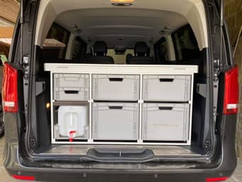 VarioBox EUROBOX z kanistrem 20 l w Mercedesie V Class 2019