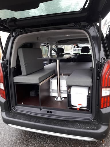 Instalacja kempingowa w Peugeocie Rifter 2021