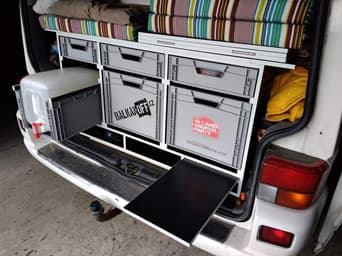VarioBox EUROBOX z kanistrem 20 l, opcja podwyższonego łóżka podwójnego w Volkswagen Caravelle T4 1999