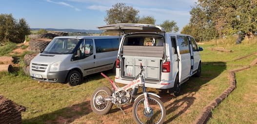 VarioBox EUROBOX z kanistrem 20 l w Volkswagenie Caravelle T6.1 2020