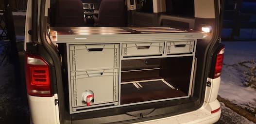VarioBox EUROBOX z kanistrem 20 l w Volkswagenie Multivanie T6