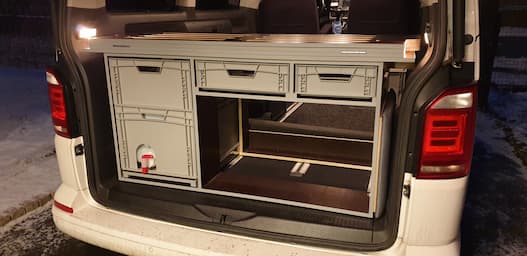 VarioBox EUROBOX z kanistrem 20 l w Volkswagenie Multivanie T6