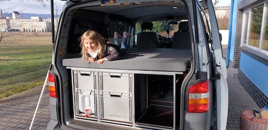 VarioBox EUROBOX ve Volkswagenu Transporter T5 - dítě v autě je nejlepší odměna!